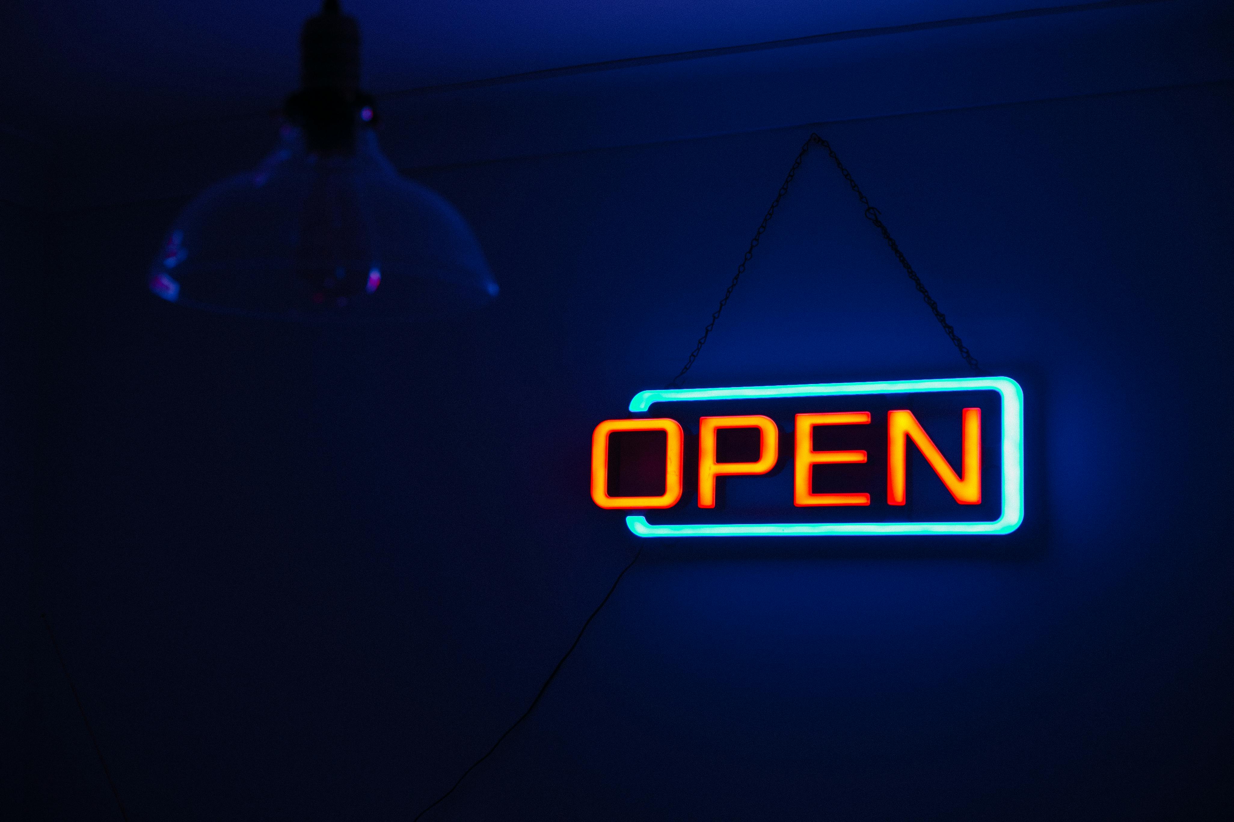 Open Schild - Ihre Website als 24/7 Verkäufer – Wie eine moderne Webpräsenz neue Kunden gewinnt